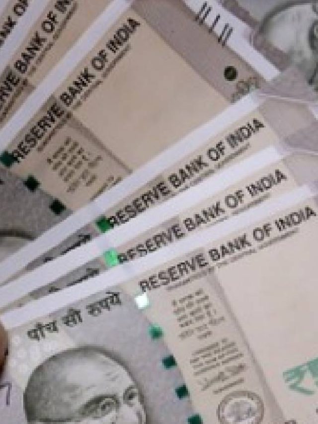 বালিশের তলায় এই ২ জিনিস রেখে ঘুমোলেই  টাকা আসবে