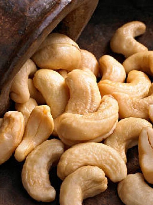 রোজ খালি পেটে সকালে কাজু বাদাম খেলে কী হয়? জানলে চমকে যাবেন