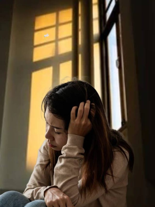 ঘরে আলো ঢোকে না? জানেন নিজেকে কী বিপদে ফেলছেন