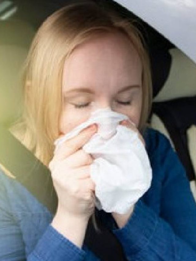 বাসে উঠলেই বমি? মুখে এই ৩ জিনিস রাখলেই মুক্তি