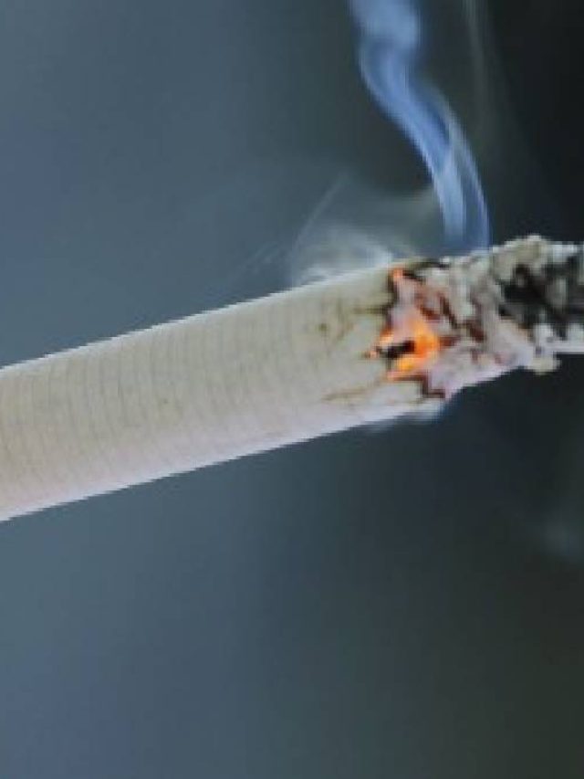 সন্তান কি ধূমপান করছে? এই লক্ষণ  দেখে বুঝুন