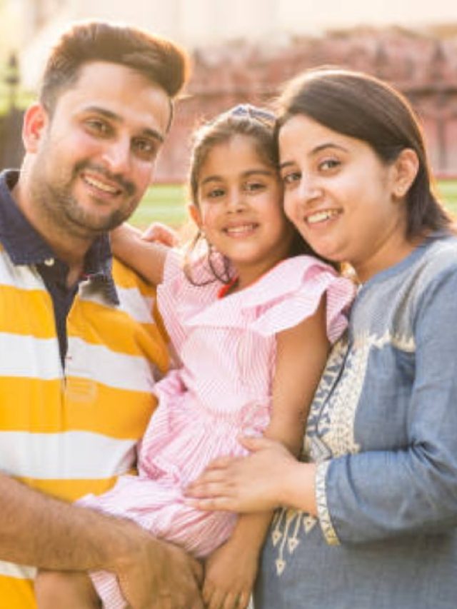 সন্তানকে মাঝে রেখে ঘুমোলেই বিপদ, স্বামী-স্ত্রীয়েরা জেনে রাখুন