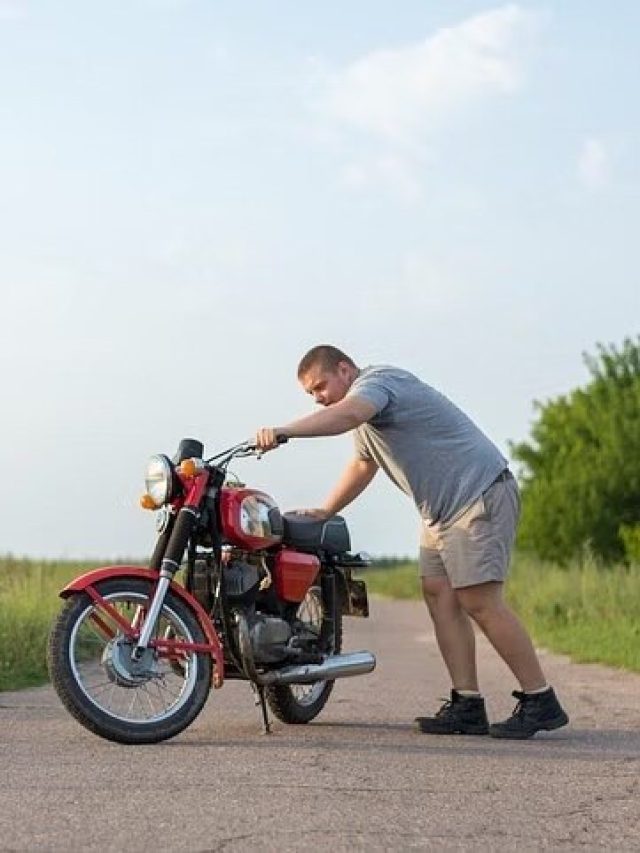 বাইক ঠেলে ঠেলে নিয়ে গেলে কি পুলিশ ফাইন করে? জানলেই লাভ