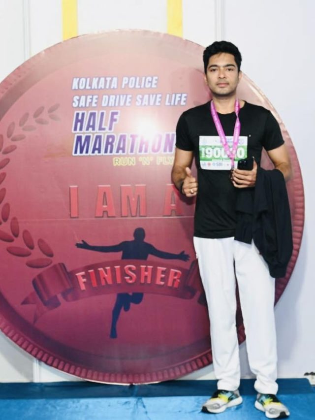 সাত সকালে ১০ কিমি ম্যারথান দৌড় অভিষেকের, পেলেন মেডেলও