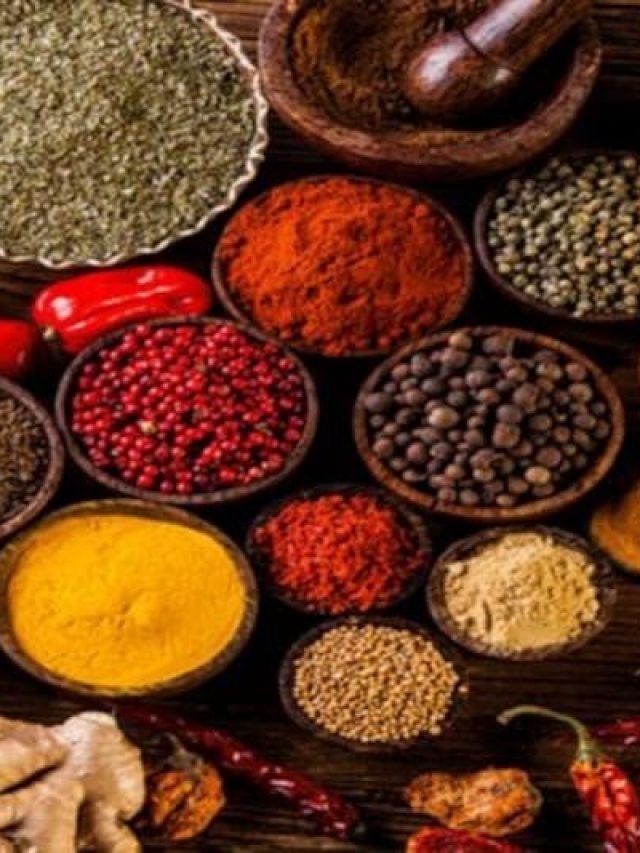 মশলাদার খাবারও হতে পারে দারুণ উপকারী, করবেন না ভুল