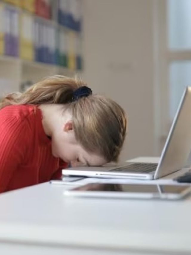 অফিসে গিয়ে ঘুমিয়ে পড়ুন,তবু বাড়বে কাজের দক্ষতা; কীভাবে জানুন