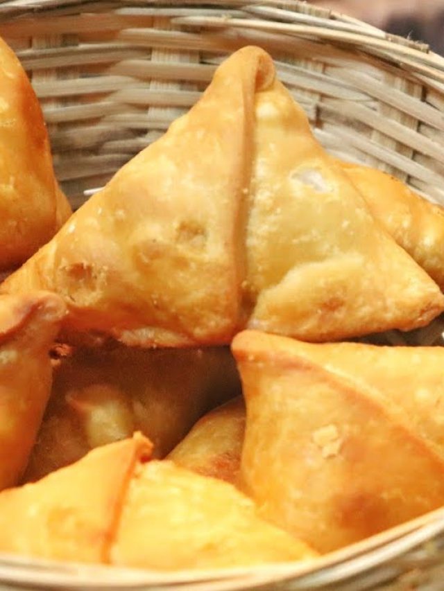 শুকনো মুখে কাটবে নাকি শীতের বিকেল? বানিয়ে নিন ফুলকপির খাস্তা সিঙ্গারা