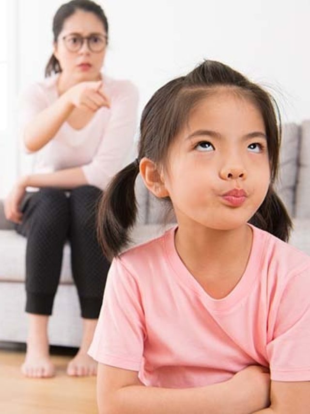 মুখে মুখে তর্ক করে সন্তান? বকা না দিয়ে সিধে করুন এভাবে