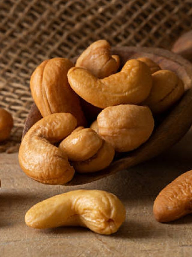 যখন তখন কাজু খাচ্ছেন? হতে পারে এই ৪ বিপদ