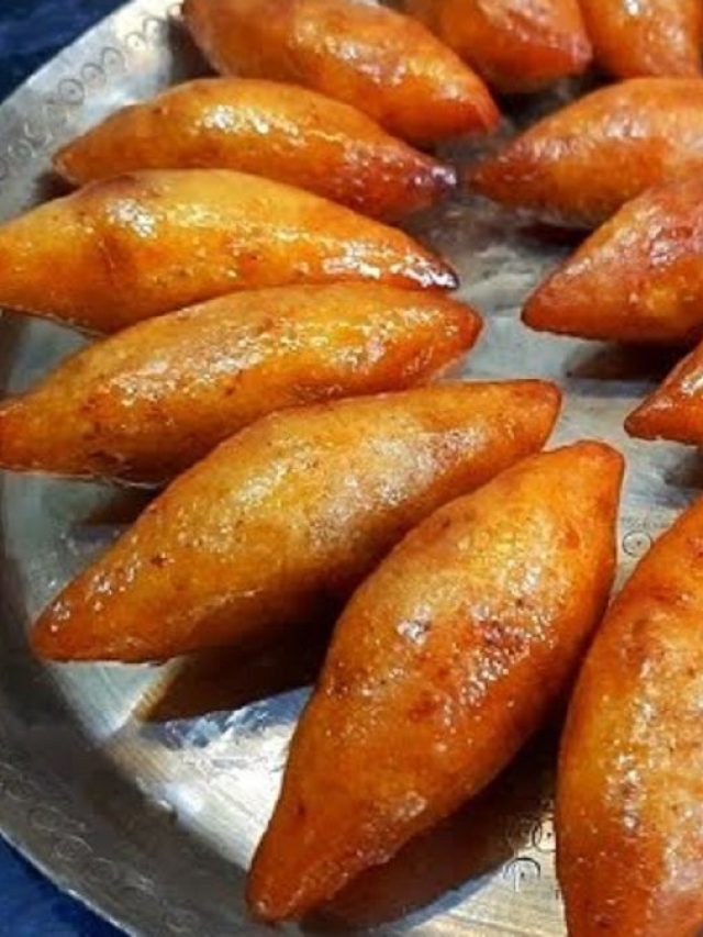 বাইরেটা শক্ত ভেতরটা নরম তুলতুলে, এভাবে করুন ভাজা পিঠে, পারফেক্ট রেসিপি