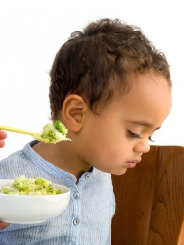 খেতে গিয়ে যত কান্নাকাটি-হাত পা ছোঁড়া, এই টিপস মানলে চুপ করে খেয়ে নেবে সন্তান