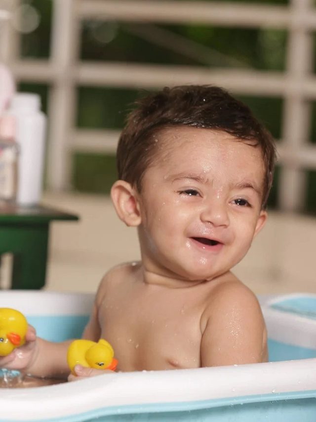 বাচ্চার কানে জল ঢুকলে কী করবেন?