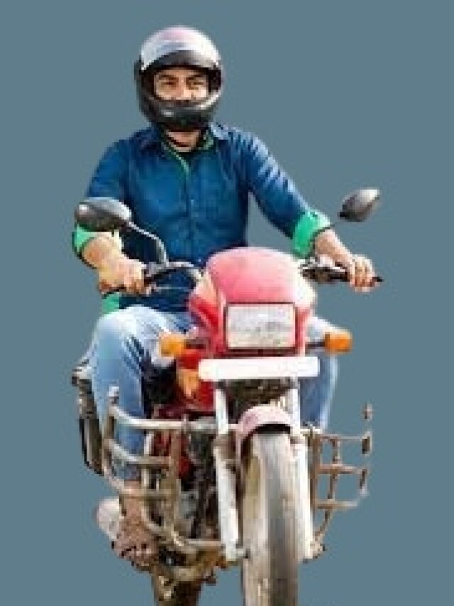 বাইক চালানোর সময় হেলমেট পরলেও ফাইন হতে পারে? কেন জানুন