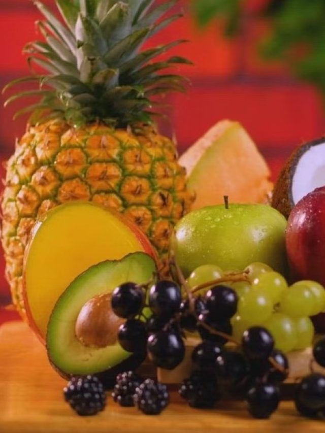 শরীরে উচ্চ মাত্রায় ইউরিক অ্যাসিড? আর আয়েশ করে এই ফলগুলি খাচ্ছেন