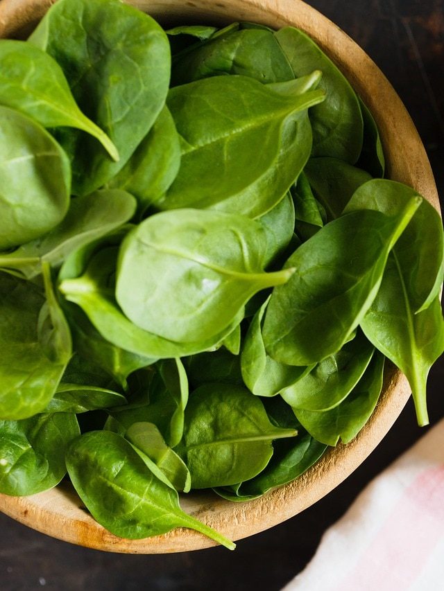 এই কারণে রাতে শাক খেতে বারণ করা হয়, জানতেন?