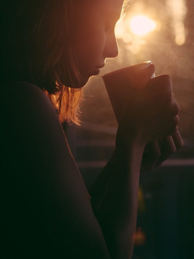 বেশি চা খেলে সত্যি কি কালো হয়ে যাবেন? সত্যিটা জানুন বিশেষজ্ঞদের থেকে