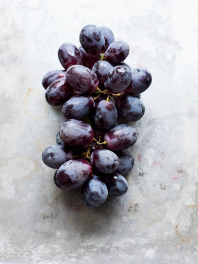 কালো আঙুরের দাম বেশি কেন? অনেক মানুষই জানেন না