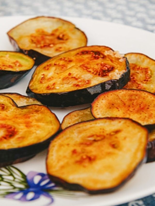 এভাবে বানান মুচমুচে বেগুন ভাজা, খরচ হবে নামমাত্র তেল