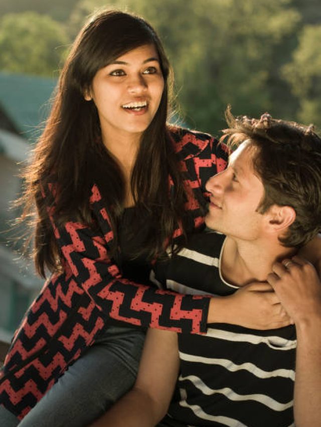 অল্প বয়সেই সন্তান প্রেম করছে, জানতে পেরে বাবা-মায়ের কী করা উচিত?