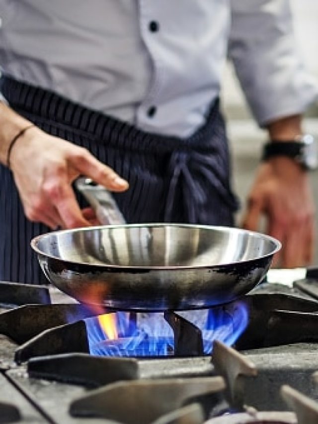 এই ১ টোটকায় বাড়ির স্টিলের প্যানটাই বানিয়ে ফেলুন নন-স্টিক; সহজ পদ্ধতি