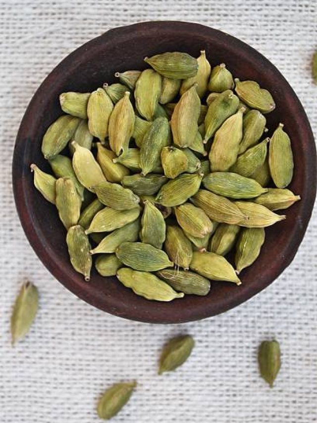 শোওয়ার আগে মুখে রাখুন একটা এলাচ, তারপর যা খেলা...