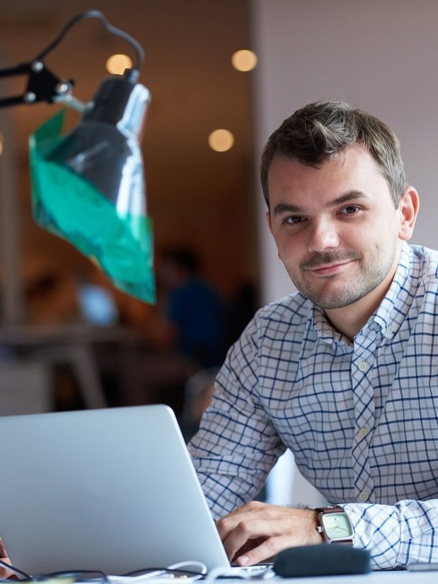 অফিসে ১০ ঘণ্টার বেশি বসে কাজ করেন? স্মৃতিভ্রমের  ঝুঁকিতে আছেন কিন্তু