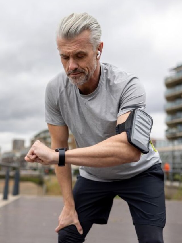 ৬০ বছরের পরেও থাকবেন নিরোগ ও ফিট, পাতে রাখুন এই ৭ খাবার