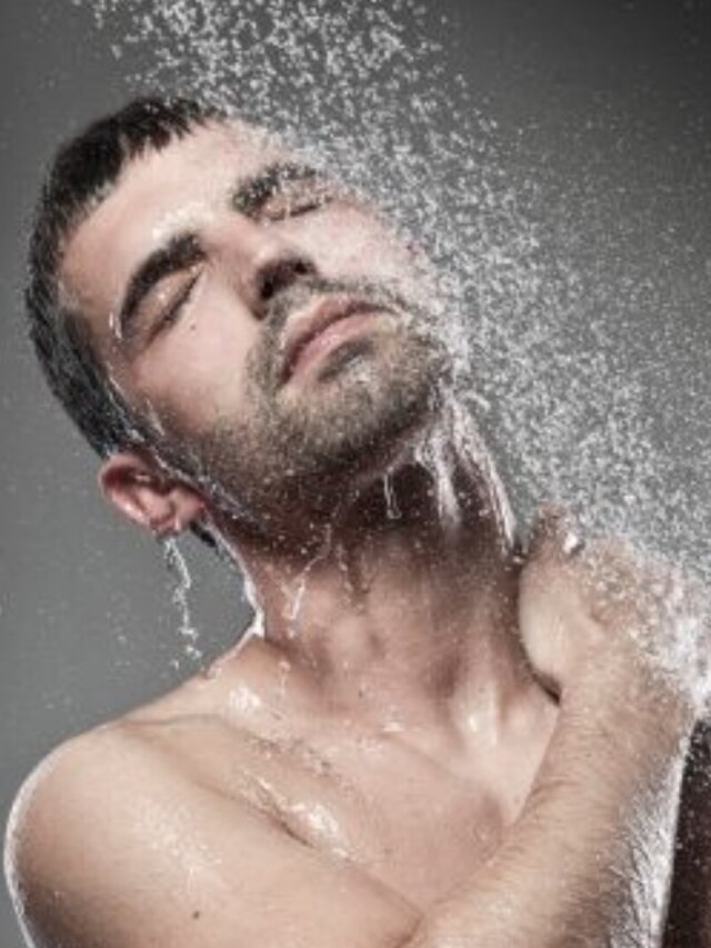 শীতে গরম জলে স্নান? এই ভুলেই পুরুষত্ব হারাচ্ছেন ছেলেরা