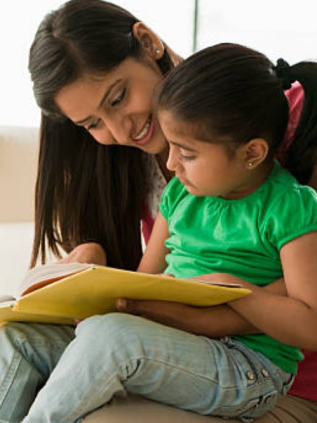 সন্তান আরও ভালবাসা চায়, বাবা-মায়েরা এই ৬ লক্ষণেই বুঝবেন