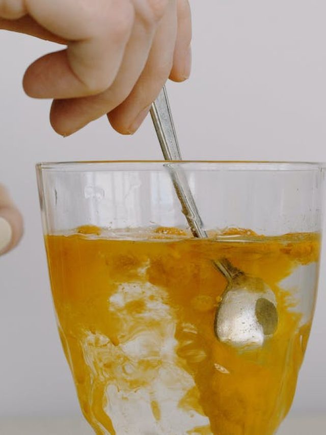 রাতে ঘুমের আগে খান হলুদ-দুধ! পাবেন আশ্চর্য্য উপকার