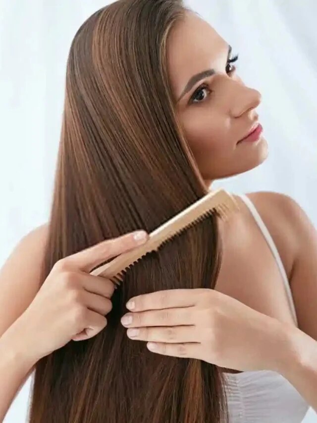 প্ল্যাস্টিকের নয়, চুল আঁচড়ান কাঠের চিরুনিতে, জানুন উপকারিতা