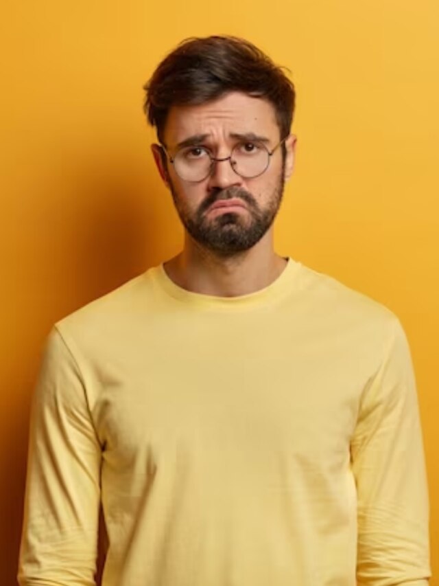 সারাক্ষণ মুড অফ! এই ৮ খাবার খেলেই থাকবেন হাসিখুশি