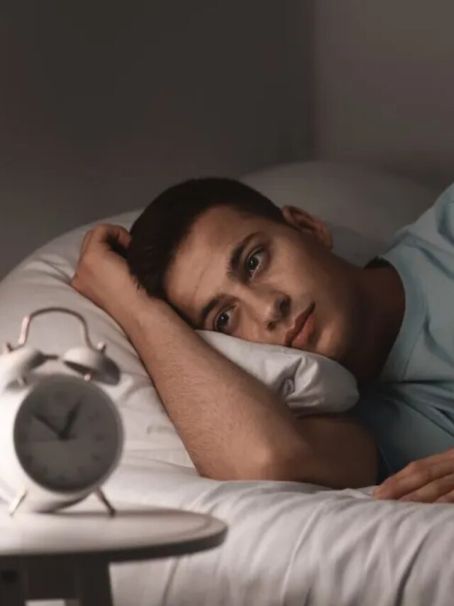 রাতে এই ৪ খাবার খাচ্ছেন বলেই ঘুম আসছে না, কাটছে নিদ্রাহীন