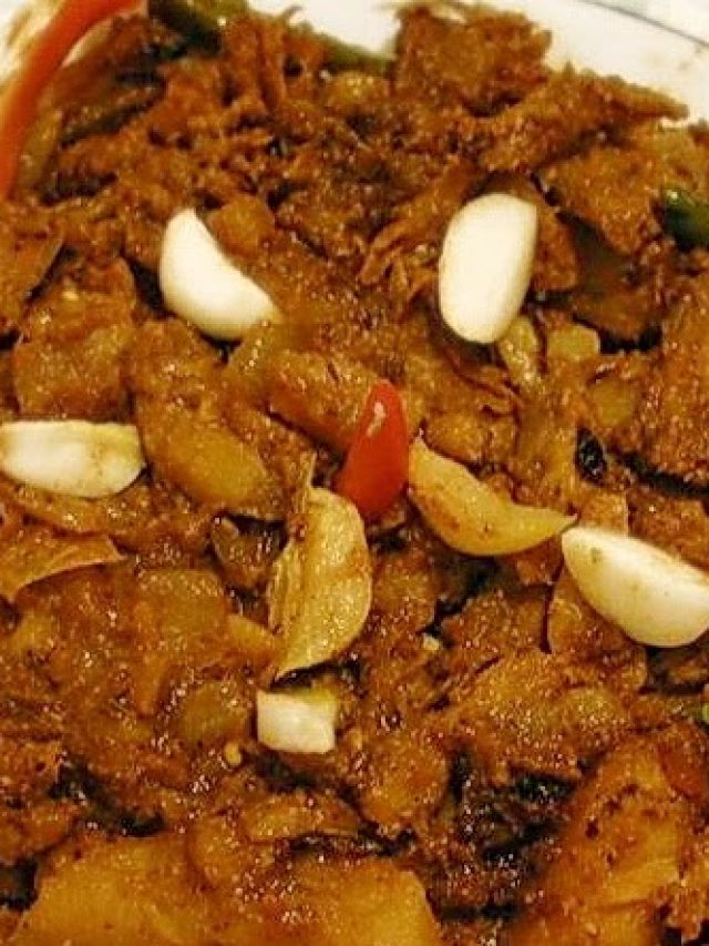 নাক সিঁটকোবেন না চাটবেন হাত, পেঁয়াজকলি-বেগুন দিয়ে মজাদার শুঁটকি, রেসিপি