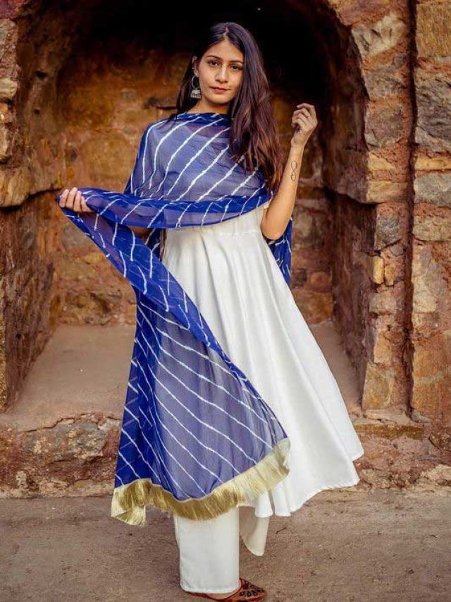 ছেলেদের দেখলে মেয়েরা ওড়না ঠিক করে যে কারণে, জানলে অবাক হতেই হবে