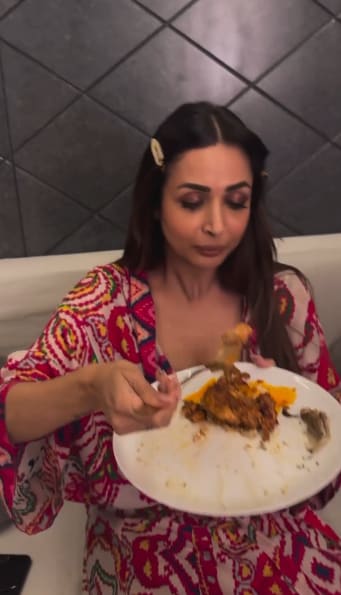 12 साल छोटे बॉयफ्रेंड से अलग हुईं मलाइका? फराह के पोस्ट से मिला हिंट -  Malaika arora arjun kapoor breakup rumours on stop farah khan reveals truth  by lunch video on jhalak
