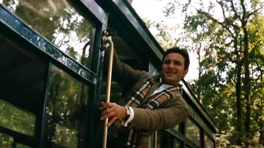 Iconic Bollywood songs performed on trains