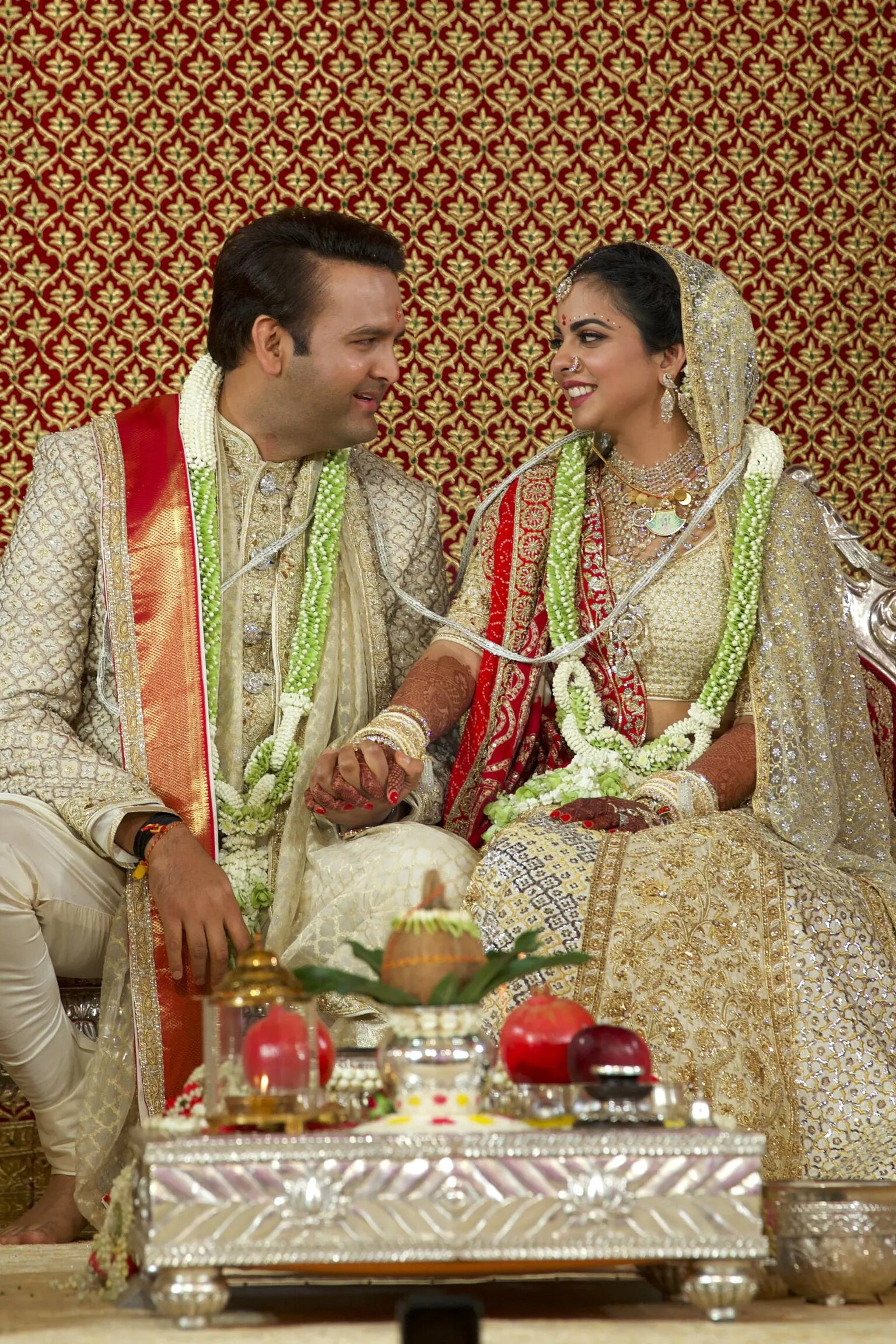 Isha ambani wedding lehenga 2024 price