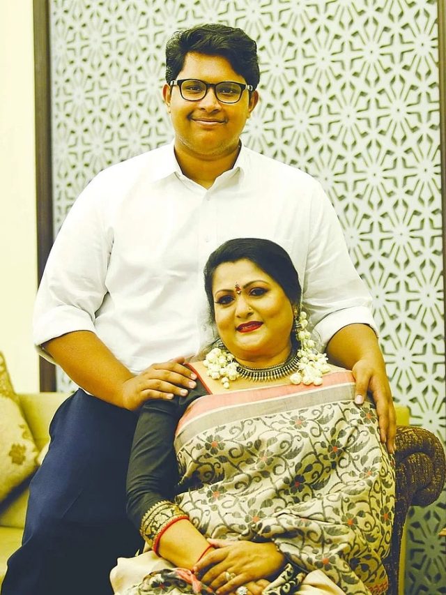 মাকে ভালোবাসলে এই ৬টি প্রশ্ন অবশ্যই করুন