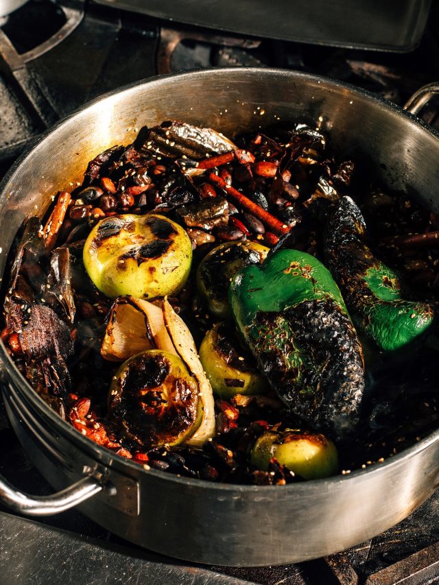 মনের ভুলে রান্না করতে গিয়ে পুড়ে গিয়েছে? এভাবে করে ফেলুন সুস্বাদু