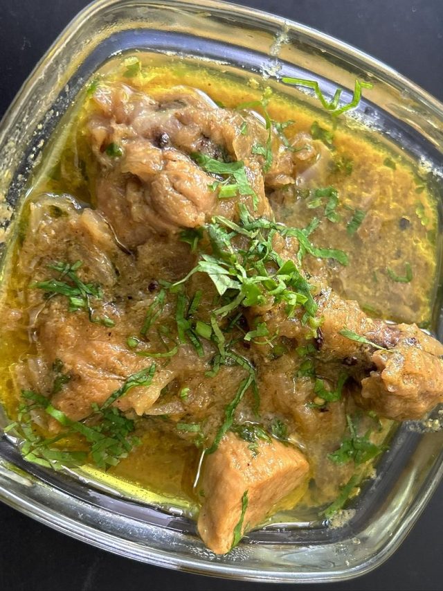 তেলের 'ত' লাগবে না, এভাবে বানান চিকেন; আঙুল চাটবেন