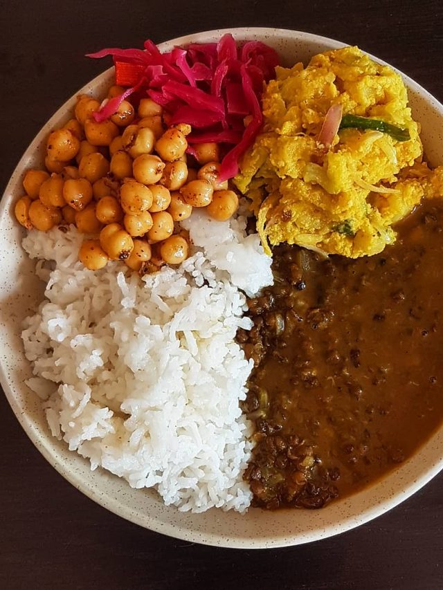 কমও নয়, বেশিও নয়; কোন বয়সে কতটা ভাত খাবেন? জানুন