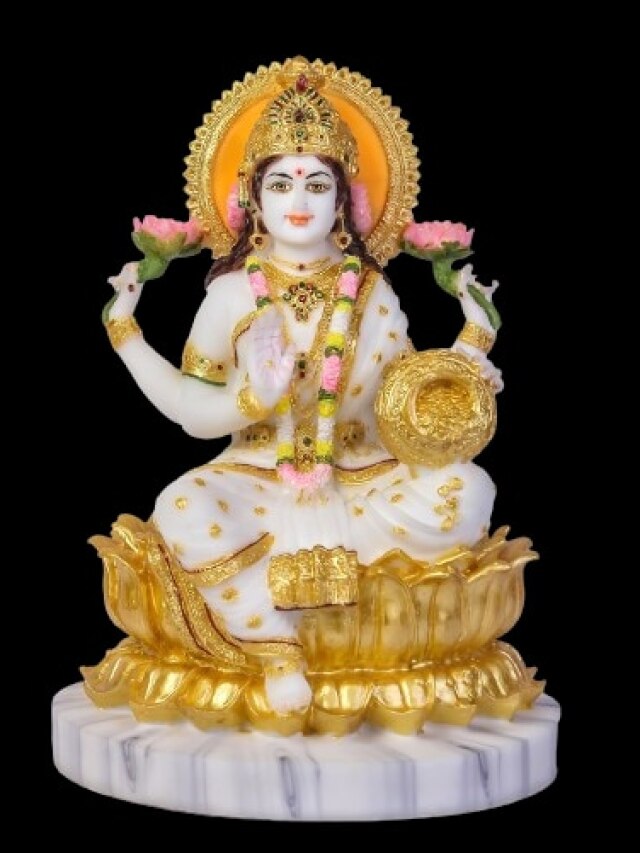 এই ৩ দেবতার মূর্তি বাড়িতে অবশ্যই রাখুন, জীবনে টাকার অভাব হবে না