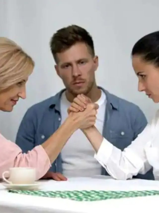 মা না বউ? ঝগড়ায় কার সাইড নেবেন?