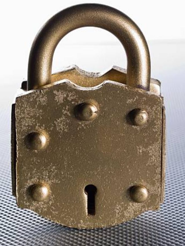 রাতে বালিশের তলায় লোহার তালা রেখে শুয়ে পড়ুন, তারপর এসব হবে