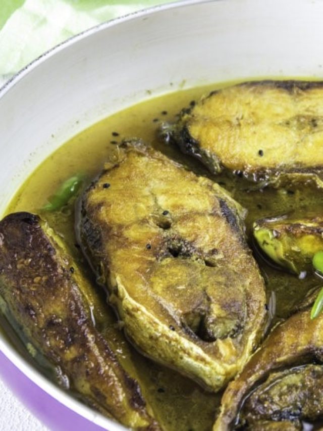 সরস্বতী পুজোর সকালে উপোস, দুপুরের পাতে ইলিশ পড়তেই চনমনে মন