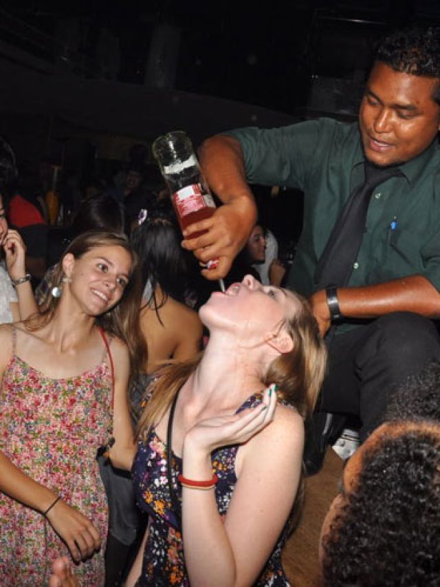 কলেজে গিয়ে ছেলে-মেয়ে মদ-গাঁজা ধরেছে? ছাড়ান এভাবে