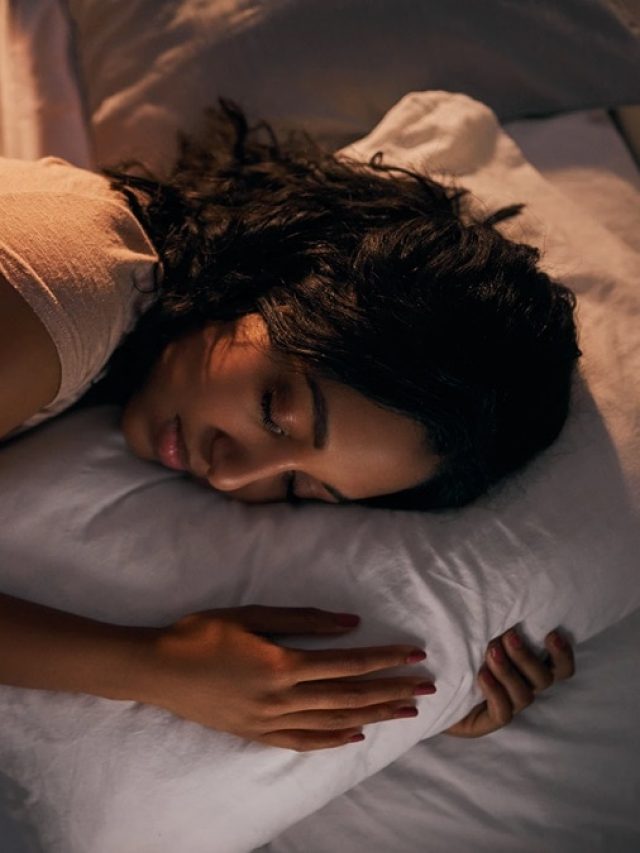 পূর্ব- পশ্চিম না উত্তর- দক্ষিণ? খাটের কোন দিকে মাথা করে ঘুমানো শুভ?