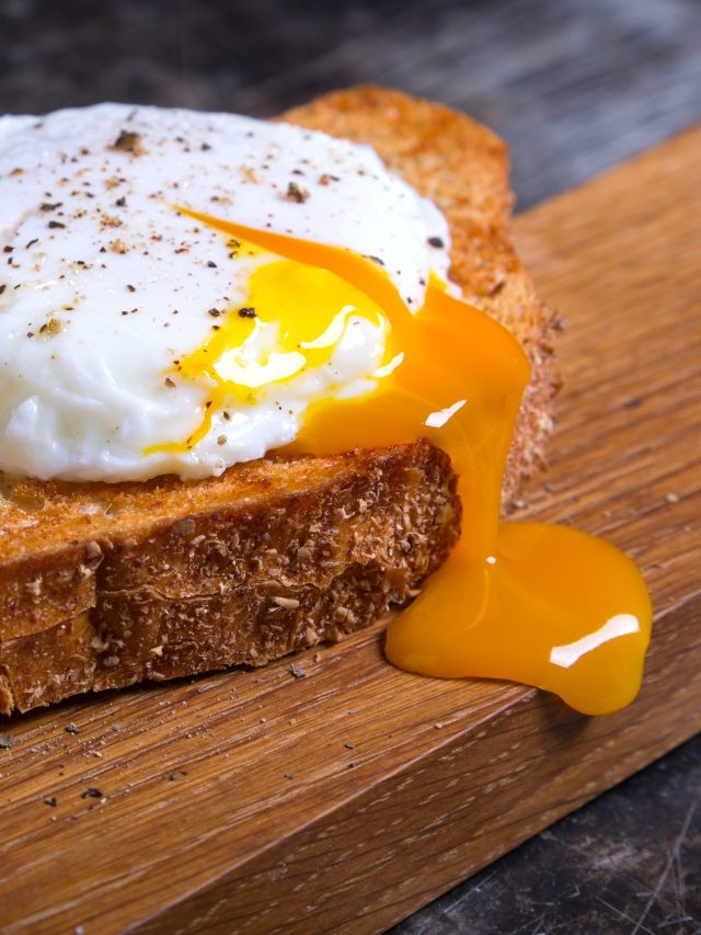 ডিম ভেঙে ফেলুন ফুটন্ত জলে, তারপরেই দেখুন কামাল!