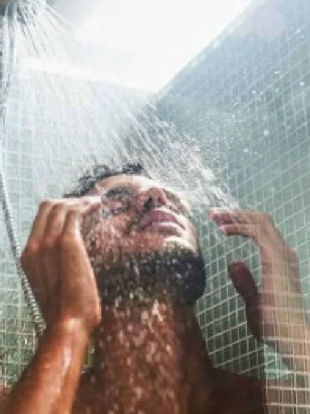 ঘামের গন্ধ? স্নানের সময় পুরুষরা এই কাজ করলেই সুগন্ধে পাগল  হবেন মেয়েরা